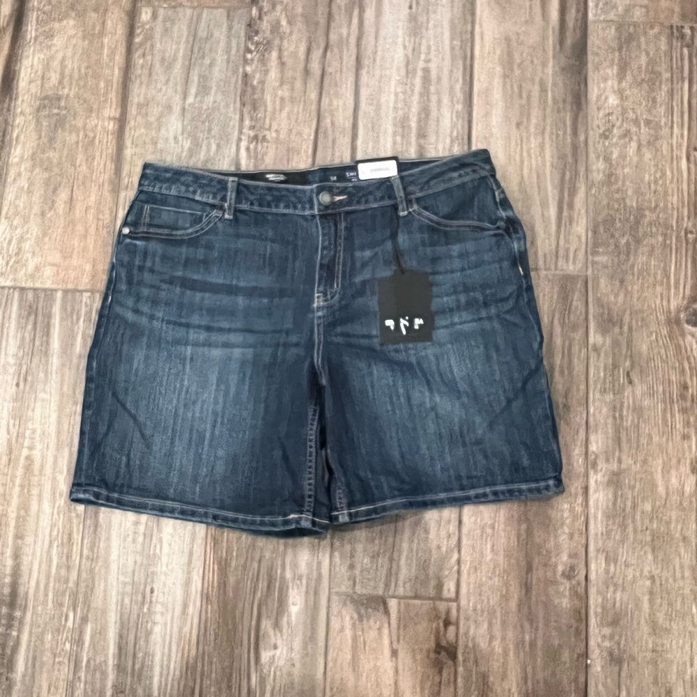 Vera Wang denim mid rise shorts